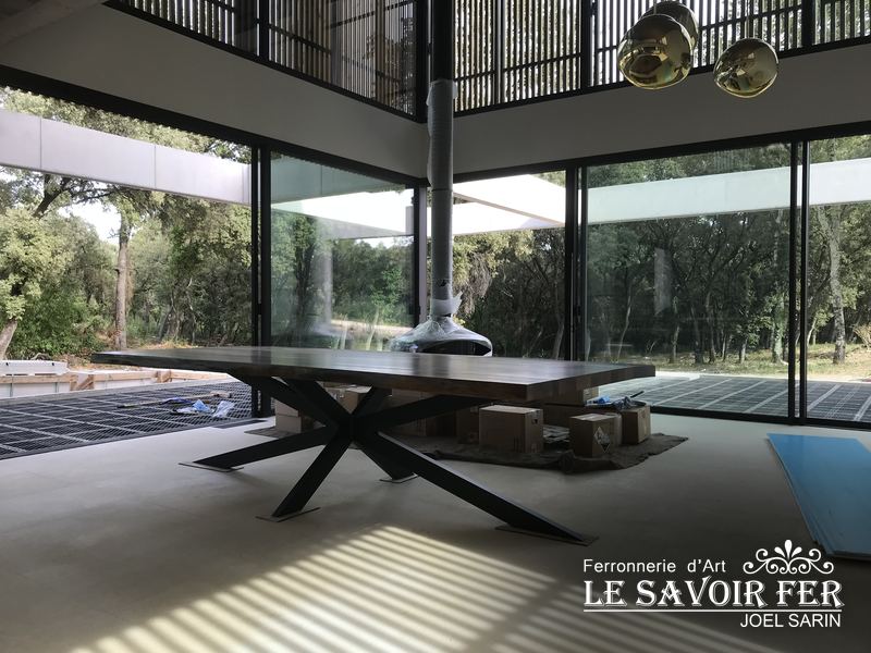 joel-sarin-artisan-ferronnier-gard-herault-07-table-pietement-acier-01